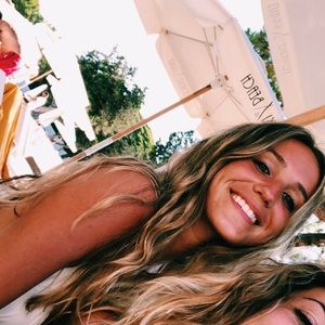 Meet your Posher, Chloe